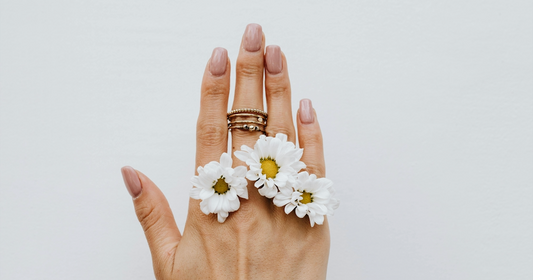 Silver ring in the Stars: Astrology and Personalized Jewelry