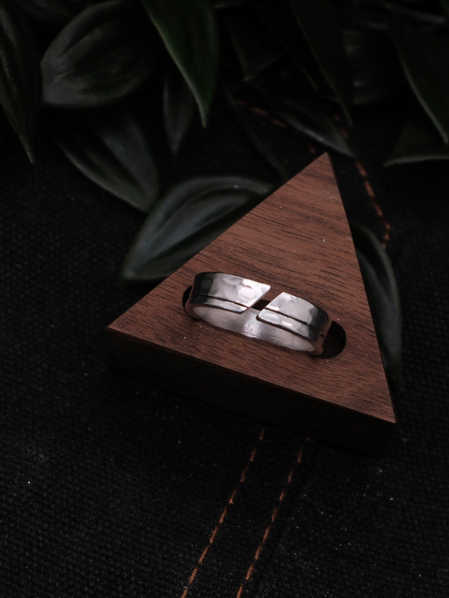Simple Engraving ring design reference